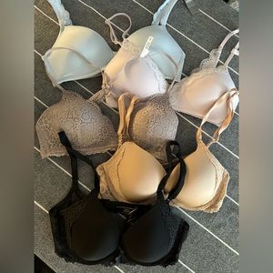 Bras Size 32C. Bundle of two Victories Secret and 3 Arie bras.